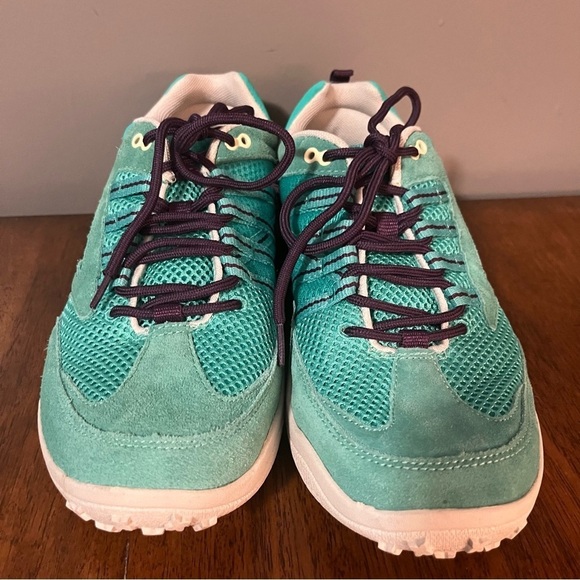 Hi-Tec Apollo Aqua Marine/Wine color. Women’s size 8.5. Like new - Picture 7 of 15